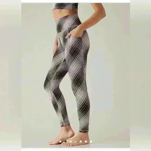 Athleta SALUTATION STASH HIGH RISE TIGHT, white plaid, small - Picture 2 of 4